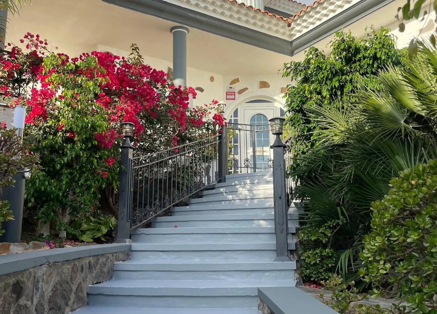 Maravilla Villa With Sea Views Los Menores