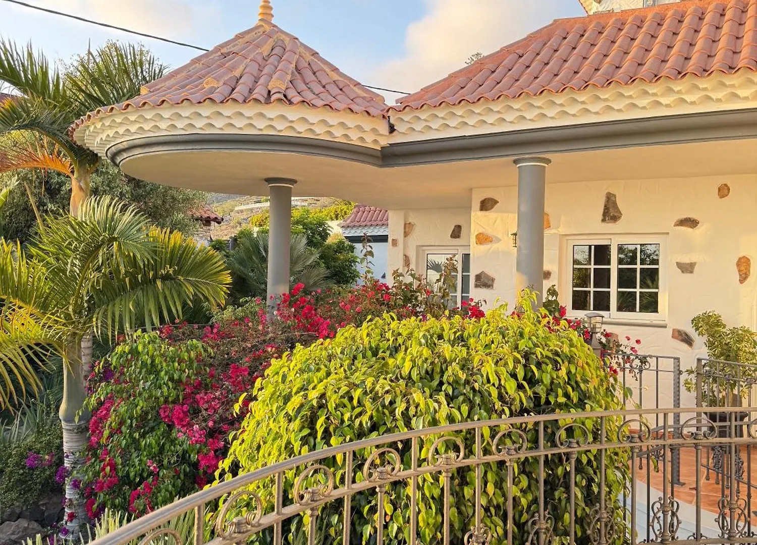 Maravilla Villa With Sea Views Los Menores